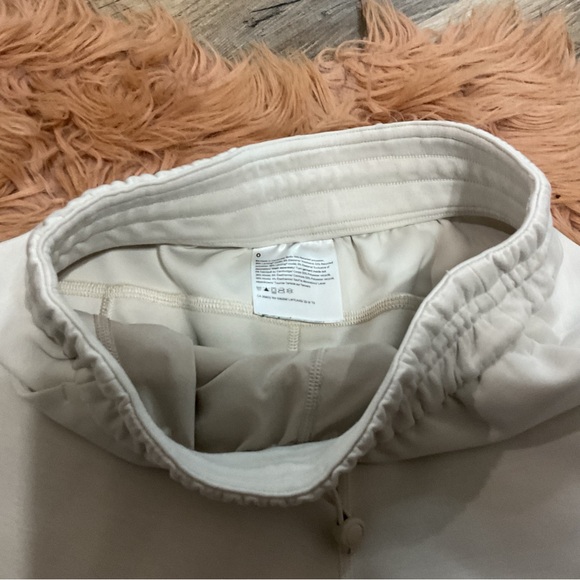 Lululemon Softstreme High-Rise Short Bone Size 0 - Picture 7 of 12